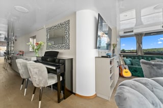 Gallery image 18