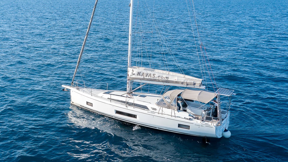 KOS 46.7 yacht photo