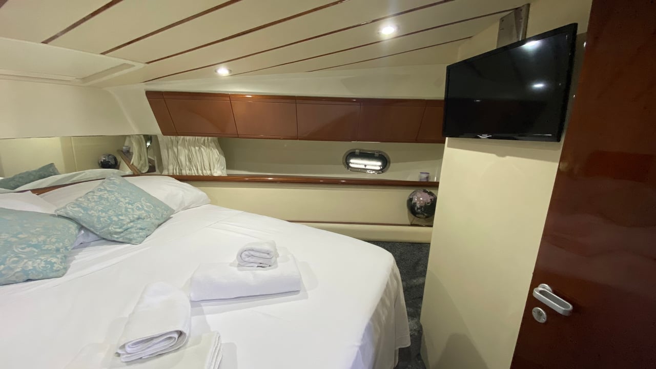 FERRETTI 43 FLY - image 25