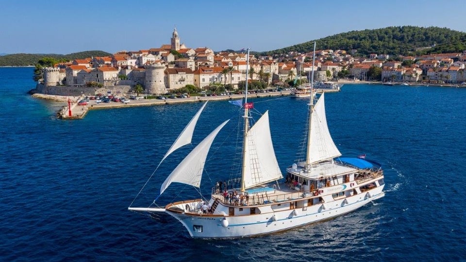 MENDULA yacht photo