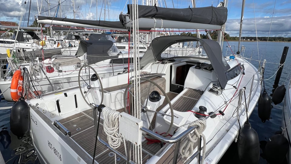 TWENTY yacht photo