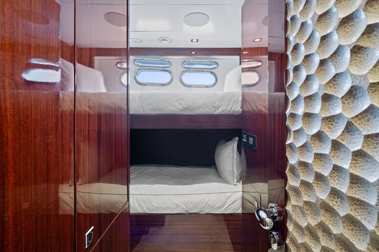 PILOT LOUNGE - image 25