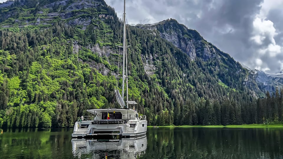 SHANGRI-LA yacht photo
