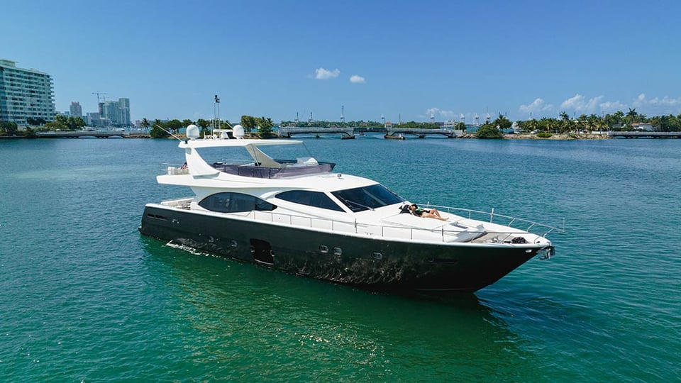 TWE11VE yacht photo