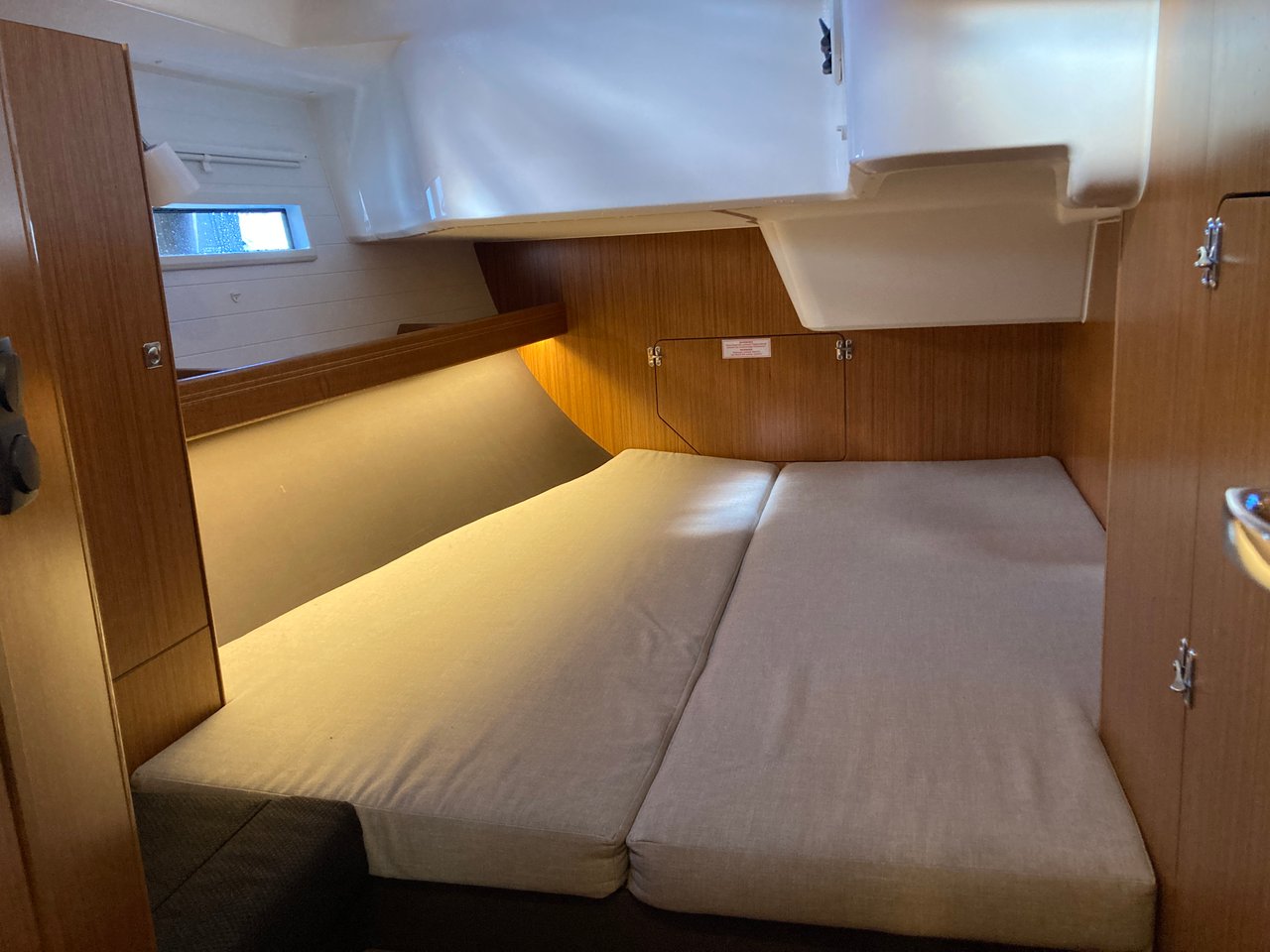 NINETEEN - image 38