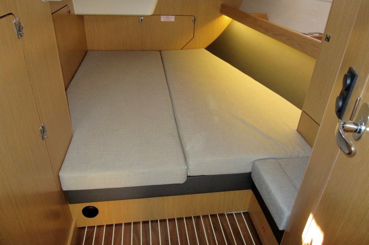 NINETEEN - image 39