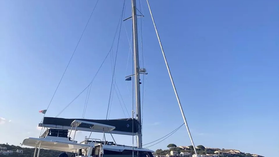 BLUE MANDARIN yacht photo