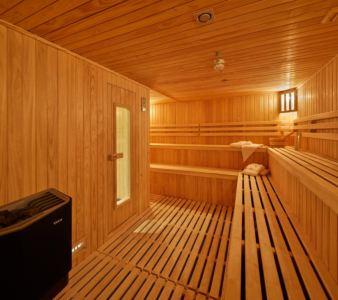 MAGELLAN EXPLORER - image 30