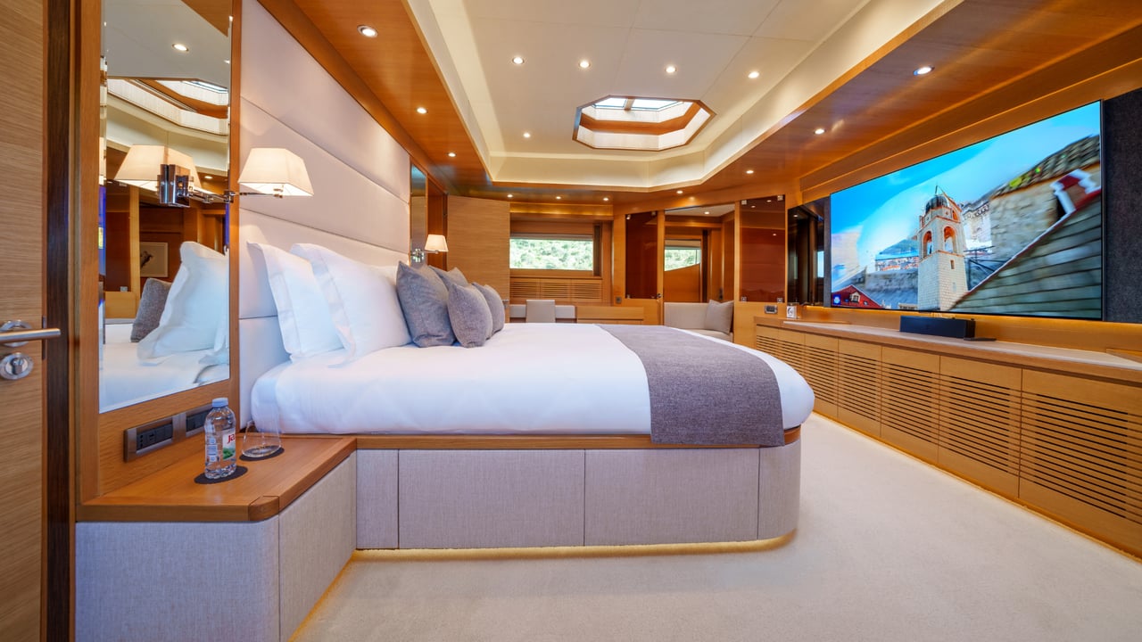 SILENT WORLD - image 29