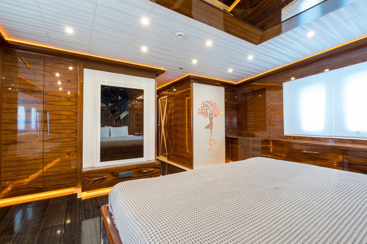 LONG ISLAND - image 40